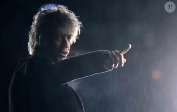 Image extraite du clip sidérant de Puisses-tu, troisième extrait de l'album Roc Eclair de Jean-Louis Aubert.