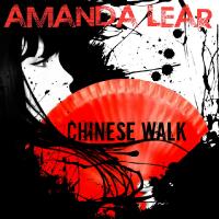 Amanda Lear : La reine du disco est de retour... Attention les oreilles !