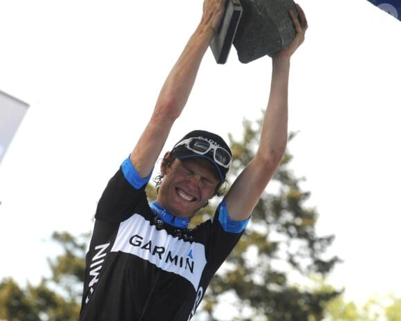 Le Belge Johan Vansummeren a connu le plus beau jour de sa vie dimanche 10 avril 2011 en s'imposant sur le Paris-Roubaix. Et il a profité de cette immense joie pour demander sa compagne Jasmin en mariage !