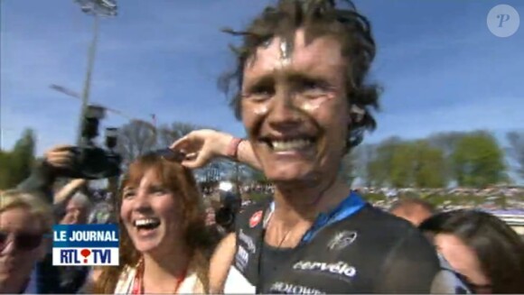 Le Belge Johan Vansummeren a connu le plus beau jour de sa vie dimanche 10 avril 2011 en s'imposant sur le Paris-Roubaix. Et a profité de cette immense joie pour demander sa compagne Jasmin Vangrieken en mariage !