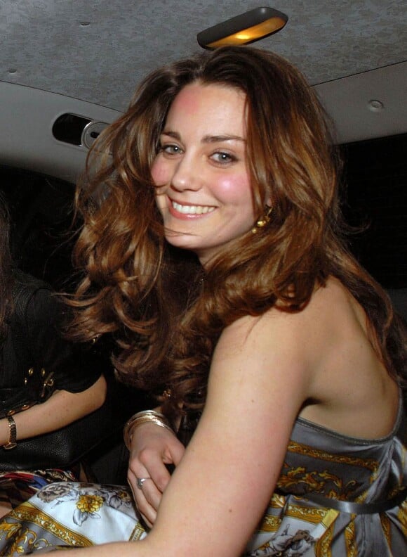 Kate Middleton, qui épousera le prince William le 29 avril 2011, a progressivement affiné, au propre comme au figuré, sa silhouette au cours des années. A la sortie du bar Mahiki le 1er février 2007.