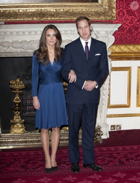 Kate Middleton, qui épousera le prince William le 29 avril 2011, a  progressivement affiné, au propre comme au figuré, sa silhouette au  cours des années. Le 16 novembre 2010 au palais St James, à l'annonce de leurs fiançailles.