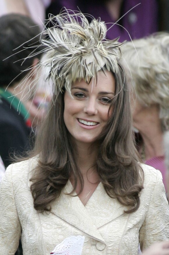 Kate Middleton, qui épousera le prince William le 29 avril 2011, a  progressivement affiné, au propre comme au figuré, sa silhouette au  cours des années.