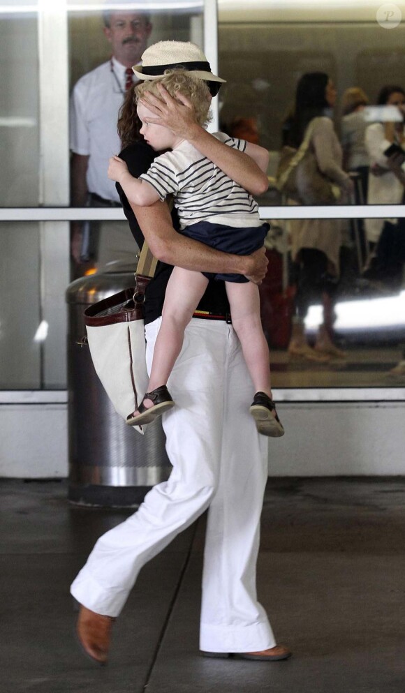 Minnie Driver à l'aéroport de Los Angeles, le 14 avril 2011.