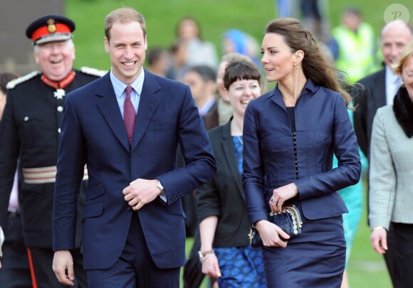 Le prince William et Kate Middleton en visite dans le Lancashire, le 11 avril 2011. Leur dernière sortie officielle avant le mariage le 29 avril.