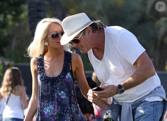 David Hasselhoff et Hayley, sa nouvelle compagne, au festival de Coachella, en Californie, le samedi 16 avril 2011.