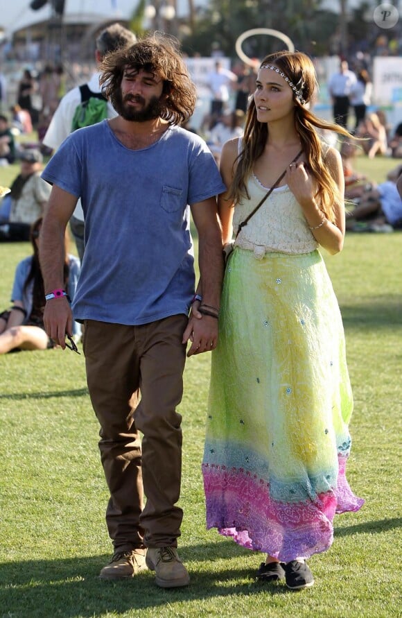 Isabel Lucas et Angus Stone au festival de Coachella, en Californie, le samedi 16 avril 2011.