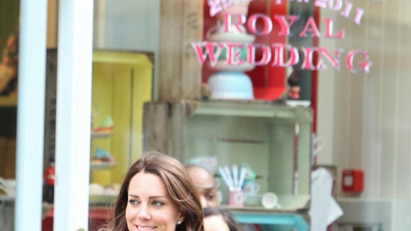 Kate Middleton : Décolletée, mincissime, un shopping de charme en public !