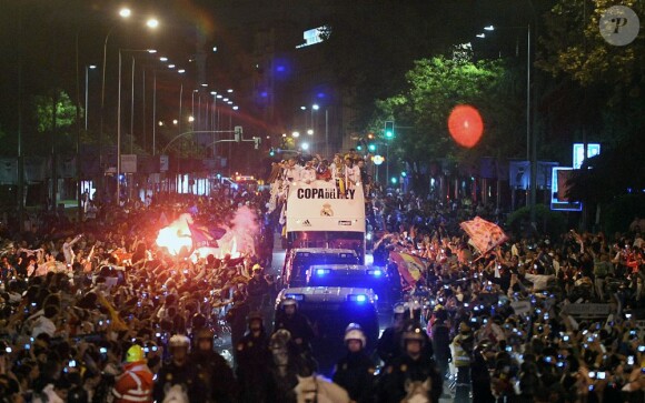 Le Real Madrid devant un public en délire a fêté sur la Plaza Cibeles son nouveau titre