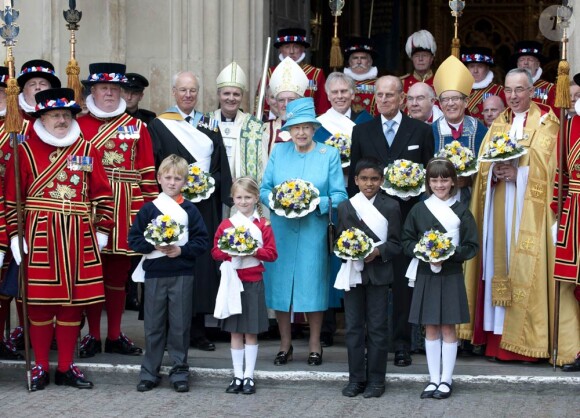 La reine Elizabeth II célébrait le jeudi 21 avril son 85e anniversaire. La date coïncidant de manière inédite avec le jeudi saint, elle s'est rendue à l'abbaye de Westminster, où elle se maria en 1947, et où le prince William épousera Kate Middleton huit jours plus tard.