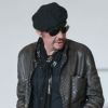 Johnny Hallyday arrive à l'aéroport de Roissy-Charles de Gaulle, le 25 avril 2011, en provenance de Los Angeles. Il est accompagné de son chien Santos.