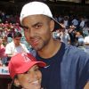 Eva Longoria et Tony Parker en 2005 lors d'un match de basket
