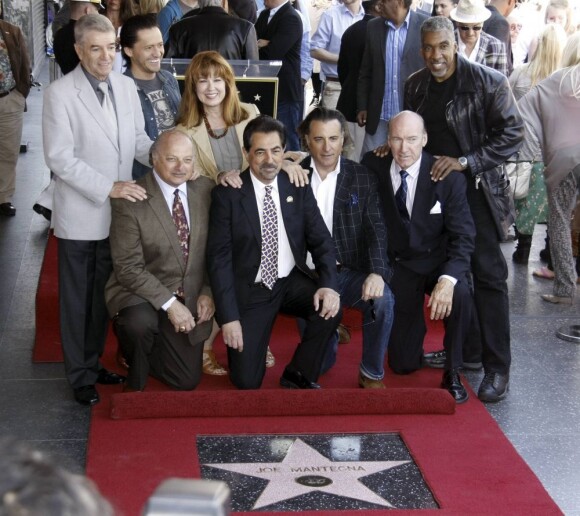 Joe Mantegna reçoit son étoile sur le Walk of Fame à Hollywood devant Andy Garcia et ses amis, le 29 avril 2011.