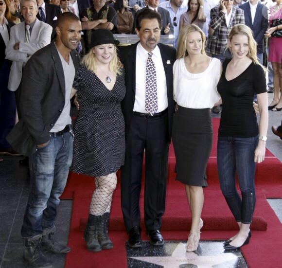 Joe Mantegna en compagnie de ses collègues d'Esprits Criminels : Shemar Moore, A.J. Cook, Rachel Nichols et Kirsten Vangsness, a reçu son étoile sur le Walk of Fame à Hollywood, le 29 avril 2011.