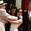 Peter O'Toole - entouré de ses enfants Kate et Lorcan, mais aussi d'Anjelica Huston et Rose McGowan - honoré par Hollywood à l'occasion du TCM Classics Film Festival. Il a laissé ses empreintes devant le Grauman's Chinese Theatre de Los Angeles, le 30 avril 2011.