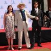 Peter O'Toole - entouré de ses enfants Kate et Lorcan - honoré par Hollywood à l'occasion du TCM Classics Film Festival. Il a laissé ses empreintes devant le Grauman's Chinese Theatre de Los Angeles, le 30 avril 2011.