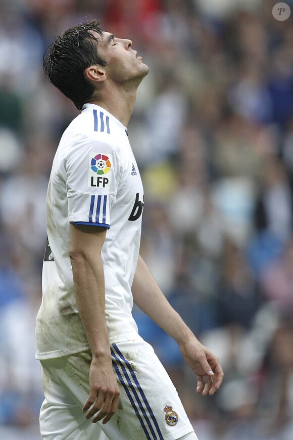 Le brésilien Kaka désabusé lors du match de Liga perdu 3-2 face au Real Saragosse à Madrid le 30 avril 2011