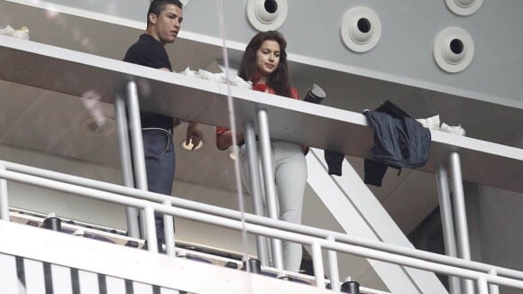 Irina Shayk et Cristiano Ronaldo puni, assistent à l'humiliation du Real...