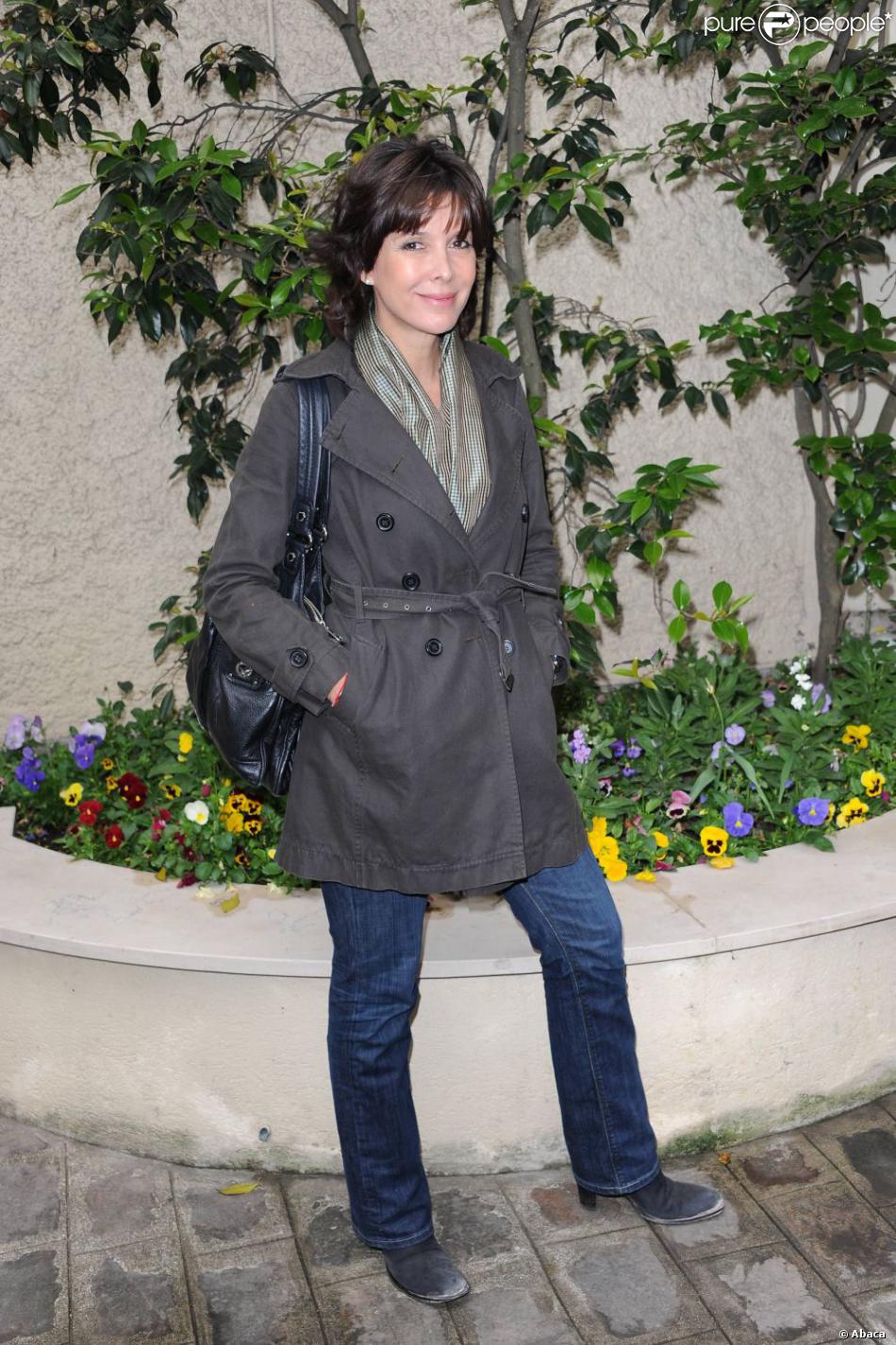 tina kieffer va presenter la flamme marie claire aux journalistes objectif de l operation aider la scolarisation des jeunes filles dans le monde paris 2 purepeople