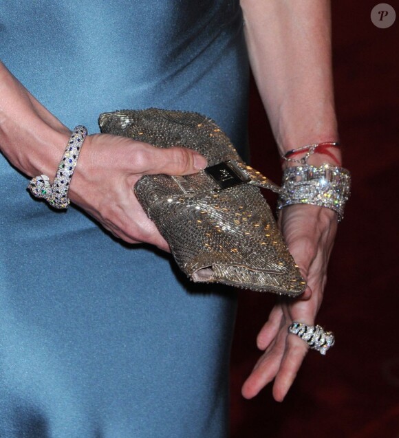 Madonna a soigné les détails de sa tenue en choissisant ses bijoux et accessoires en fonction de sa jolie robe