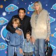 Smaïn, sa compagne Sid et leurs enfants Rayan et Shanael lors de la Fête des Doudous au jardin d'acclimatation à Paris le 3 mai 2011