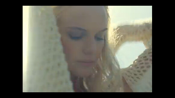 Kate Bosworth pousse la chansonnette pour nous séduire...