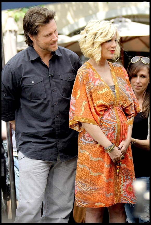 Tori Spelling enceinte de 4 mois de son troisièmle enfant avec son mari