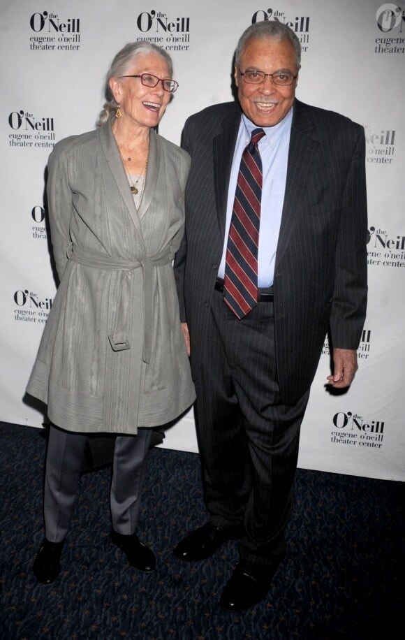 James Earl Jones en compagnie de Vanessa Redgrave aux Monte Cristo Awards de New-York le 9 mai