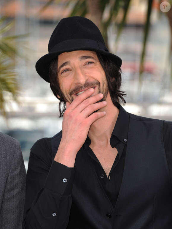 Adrien Brody lors du photocall de Minuit à Paris le 11 mai 2011 au festival de Cannes