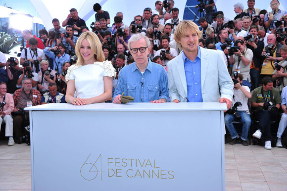 Rachel McAdams, Woody Allen et Owen Wilson lors du photocall de Minuit à Paris le 11 mai 2011 au festival de Cannes