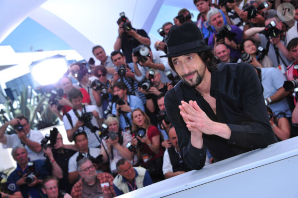 Adrien Brody lors du photocall de Minuit à Paris le 11 mai 2011 au festival de Cannes