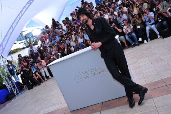 Adrien Brody lors du photocall de Minuit à Paris le 11 mai 2011 au festival de Cannes