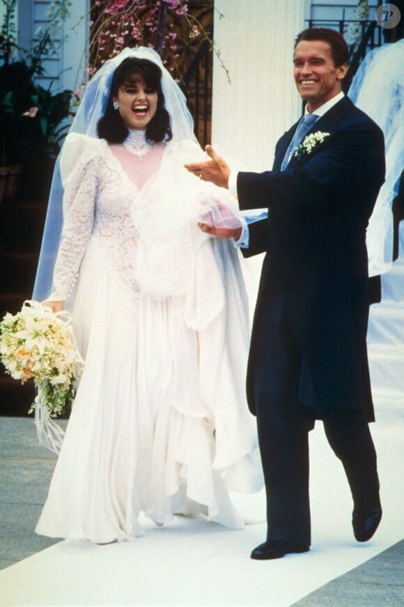 Arnold Schwarzenegger et Maria Shriver lors de leur mariage en avril 1986