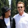 Arnold Schwarzenegger profite de ses amis à Los Angeles après un déjeuner au Pain Quotidien de Brentwood le 11 mai 2011