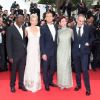 Mahamat-Saleh Haroun, Linn Ullmann, Jude Law, Nansun Shi et Olivier Assayas lors de la montée des marches du 64e festival de Cannes, à l'occasion de la projection du film Pirates des Caraïbes, la Fontaine de Jouvence.