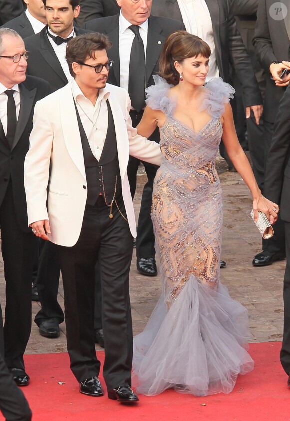 Pénelope Cruz et Johnny Depp, magnifique couple... de cinéma ! Le 14 mai 2011, pour la montée des marches du 4e volet de Pirates des Caraïbes.