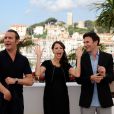 Jean Dujardin et Bérénice Bejo lors du photocall de The Artist, du réalisateur  Michel Hazanavicius (présent également), présenté le 15 mai 2011, au festival de Cannes.