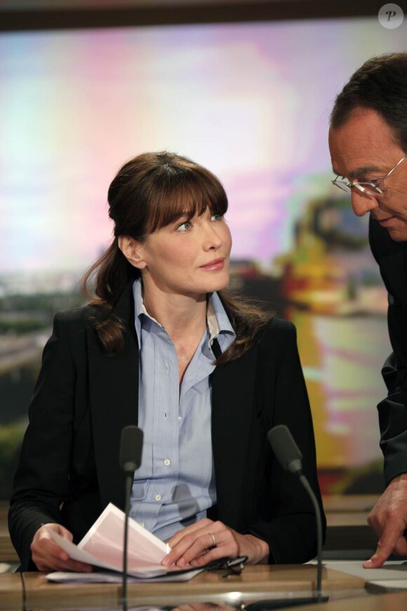 Carla Bruni-Sarkozy au journal télévisé de 13 heures de TF1. 16 mai 2011