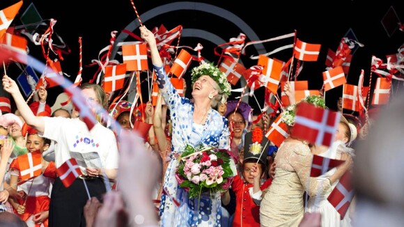 La reine Margrethe de Danemark se lâche pour sa grande copine !