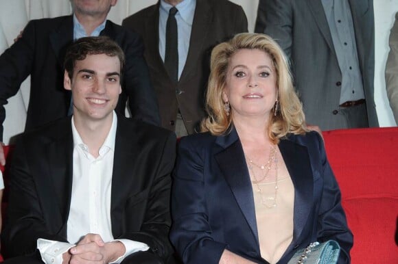 Valentin Montand et Catherine Deneuve à l'occasion de la présentation du Sauvage, dans le cadre de Cannes Classics, lors du 64e Festival de Cannes, le 16 mai 2011.