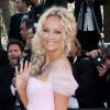 Adriana Karembeu sur le tapis rouge, avant la projection de The Beaver, lors du Festival de Cannes, le 17 mai 2011