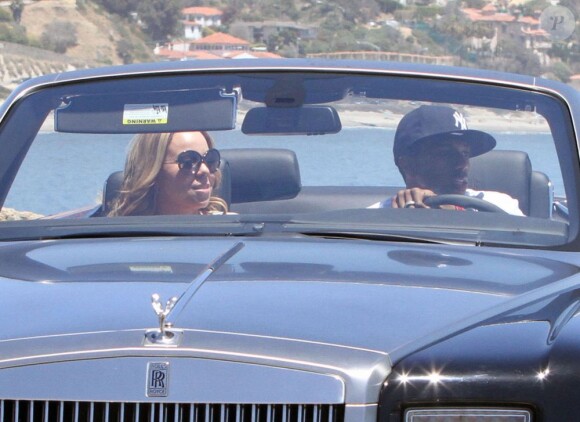 Mariah Carey et son mari Nick Cannon dans leur Rolls Royce en Californie le 29 mai 2010