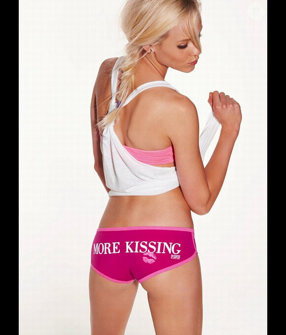 Ginta Lapina : le top model de 21 ans prend la pose pour Victoria's Secret 2011