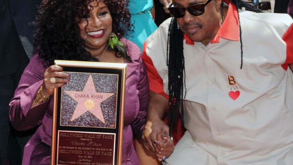 Chaka Khan, avec son ami Stevie Wonder, reçoit son étoile !