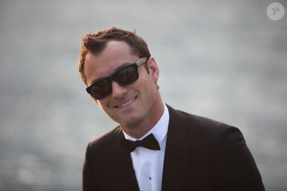 Jude Law le 19 mai 2011 sur la plge du Majestic 64 à Cannes