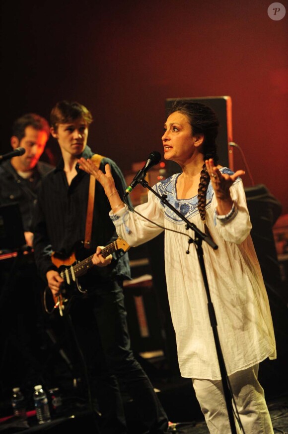 Catherine Ringer à La Cigale, à Paris, le 22 mai 2011.