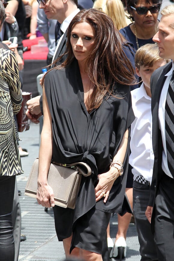 Victoria Beckham, flamboyante, lors de l'hommage sur le Walk of Fame à Hollywood de Simon Fuller le 23 mai 2011