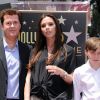 Victoria Beckham, enceinte, lors de l'hommage sur le Walk of Fame à Hollywood de Simon Fuller le 23 mai 2011, avec son fils aîné Brooklyn