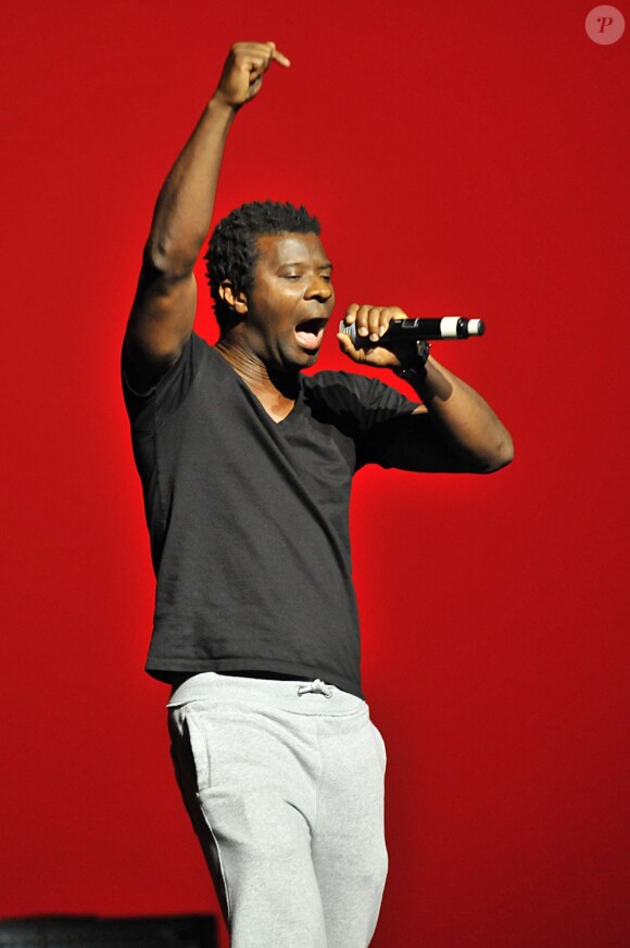 Le rappeur ROST lors de la soirée de charité "Haiti Debout"qui a eu lieu au Palais des Congrès à Paris le samedi 21 mai 2011.