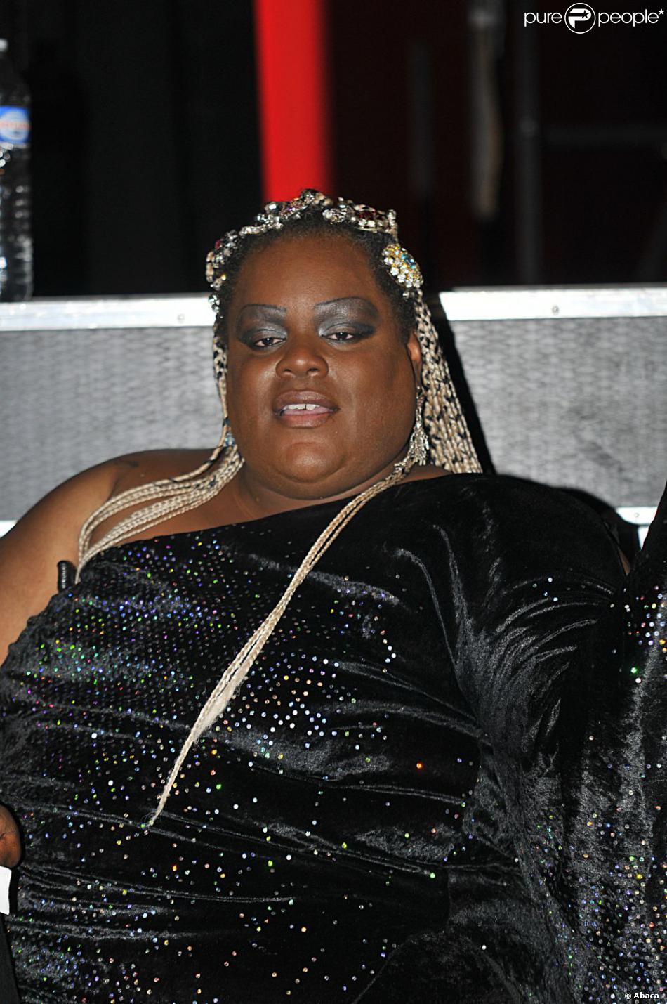 Diva Avari Lors De La Soiree De Charite Haiti Deboutqui A Eu Lieu Au Palais Des Congres A Paris Le Samedi 21 Mai 2011 Purepeople